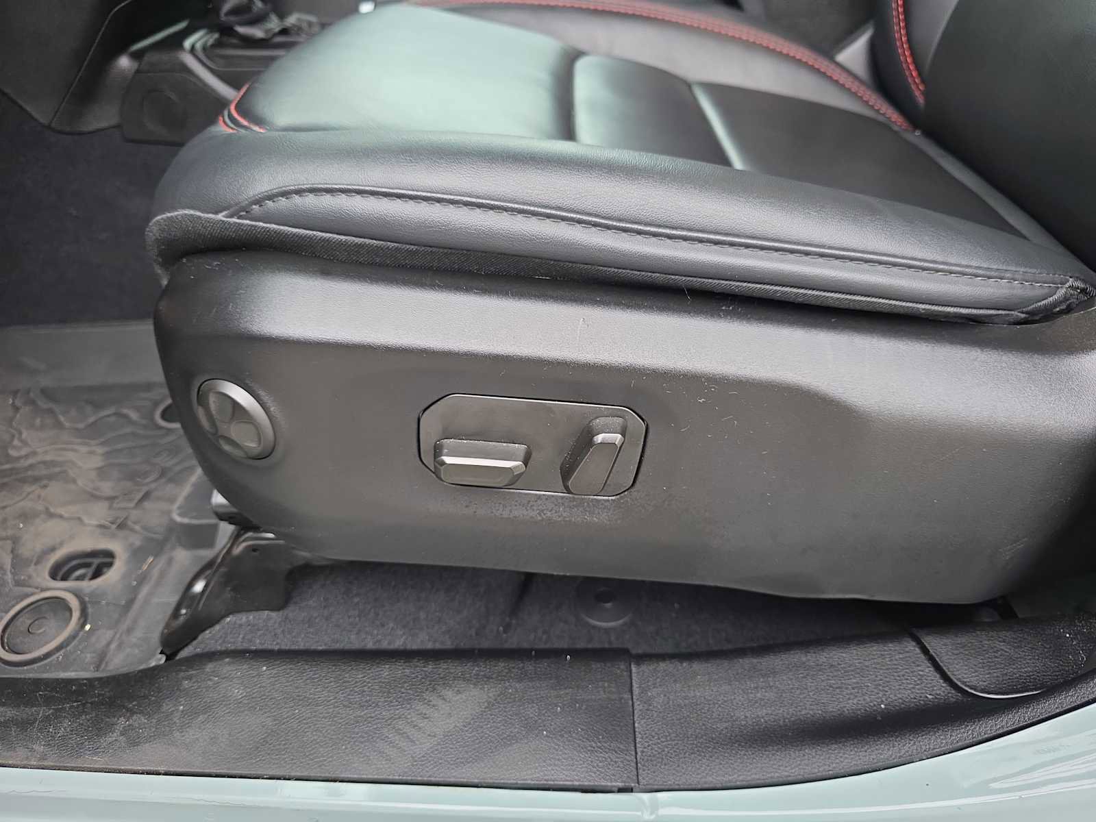 Used 2024 Jeep Wrangler Unlimited Rubicon w/ Technology Group image 19