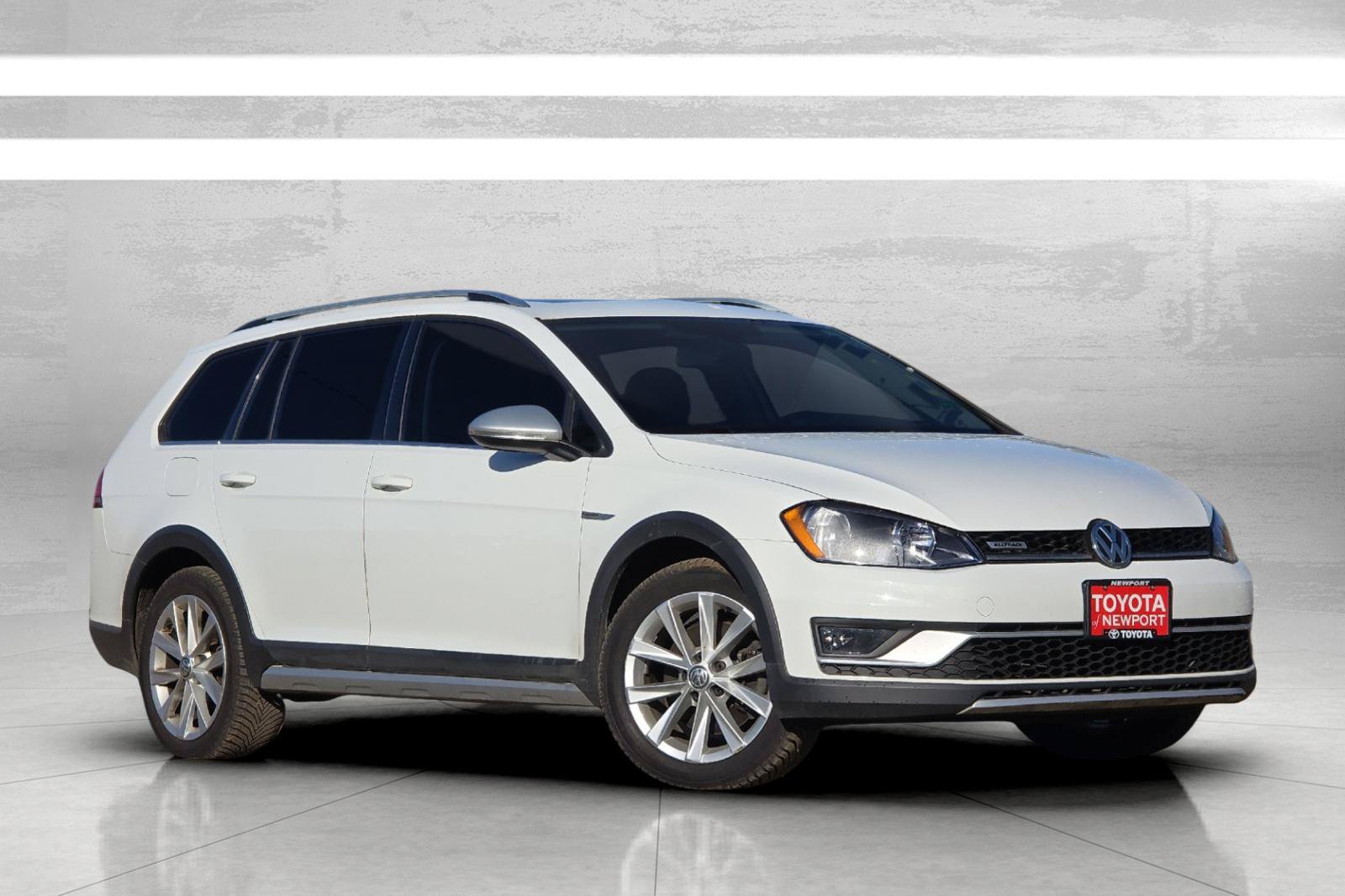 Used 2017 Volkswagen Golf Alltrack SE AWD/4WD image 2