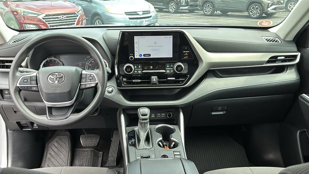 Used 2023 Toyota Highlander L FWD image 12
