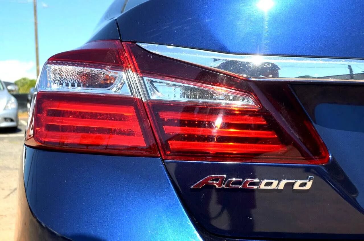 Used 2017 Honda Accord LX image 7