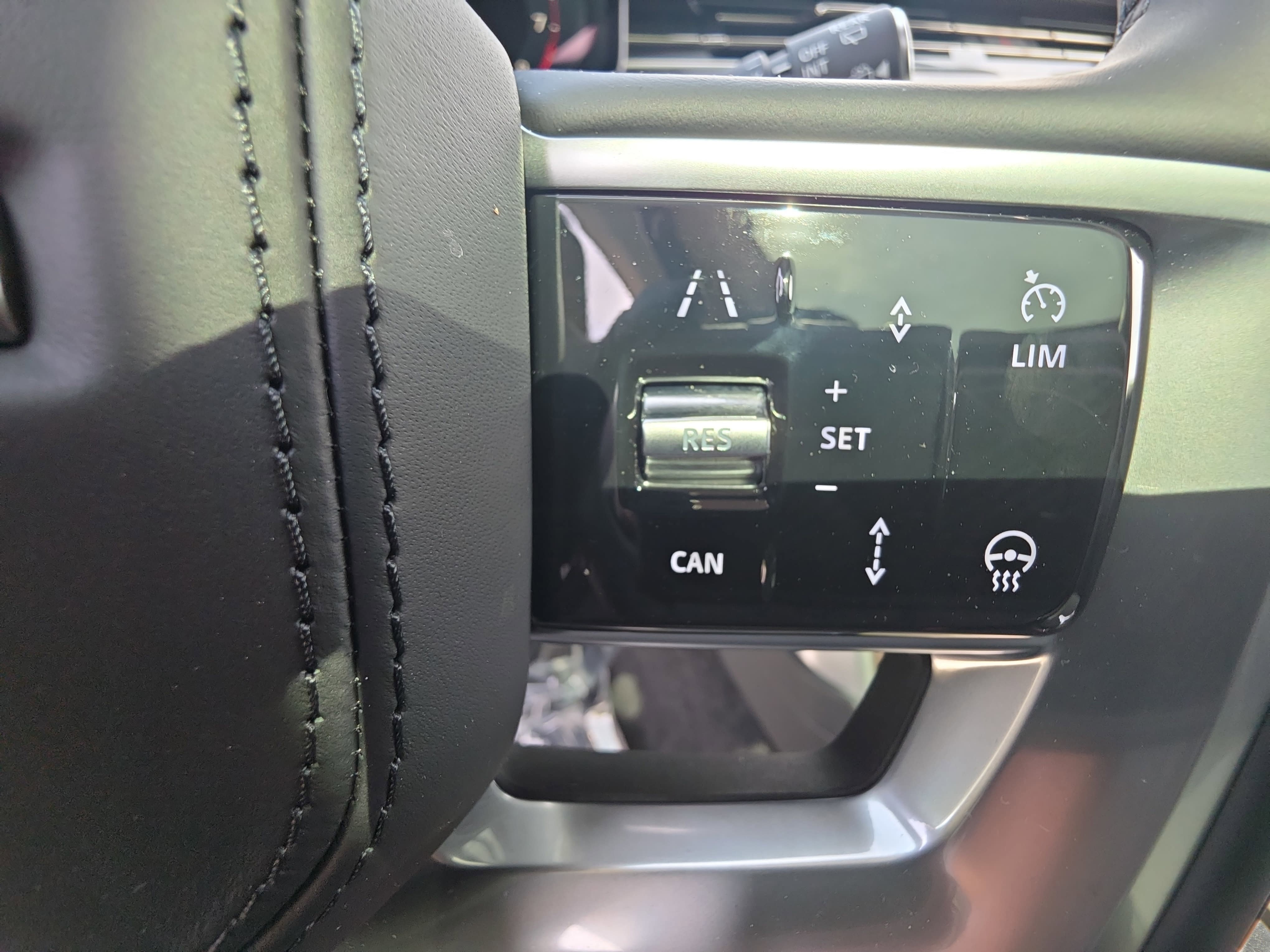 New 2026 Land Rover Range Rover Long Wheelbase SE AWD/4WD image 19