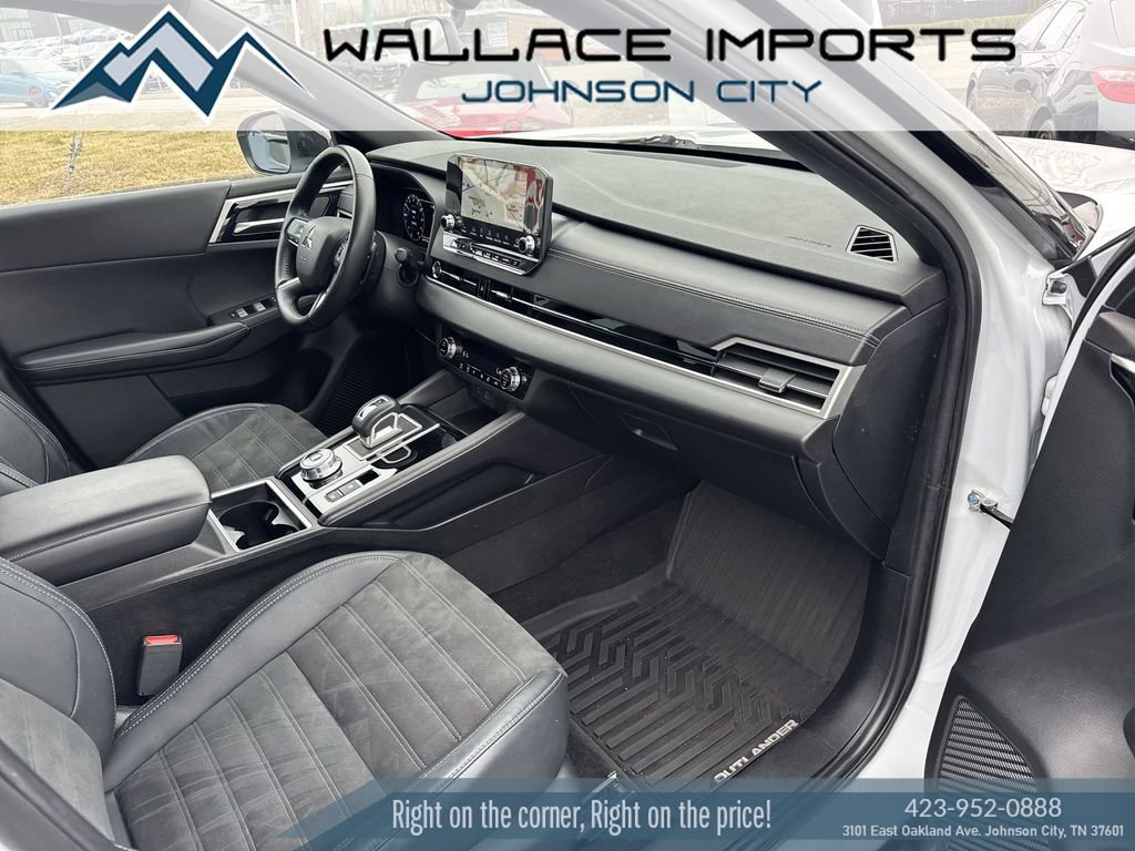 Used 2023 Mitsubishi Outlander SE Black Edition image 39