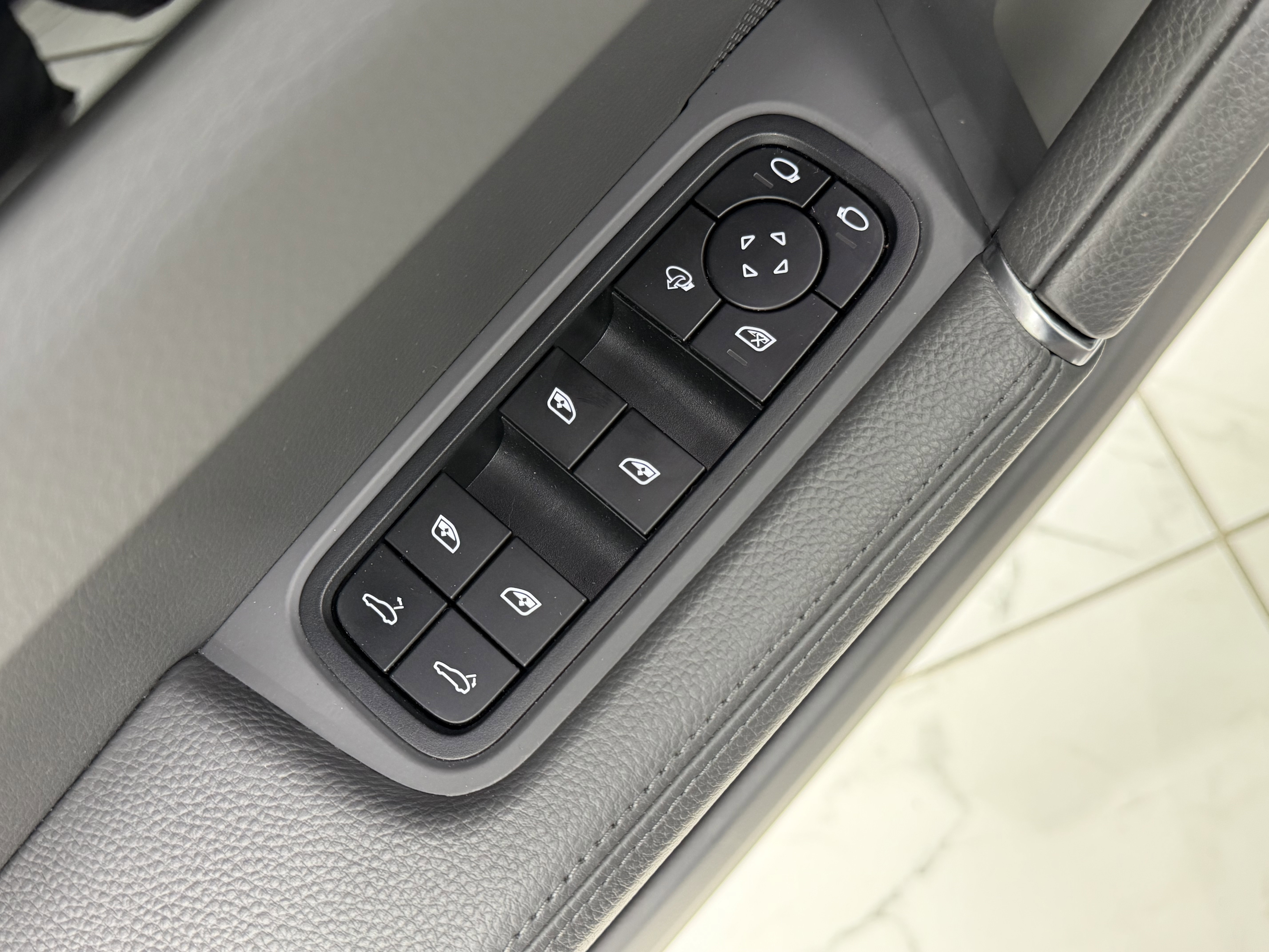 Certified 2023 Porsche Cayenne image 29