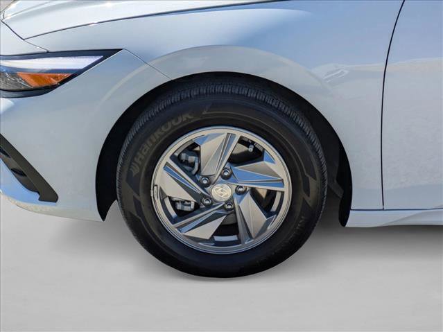 Certified 2025 Hyundai Elantra SE image 22
