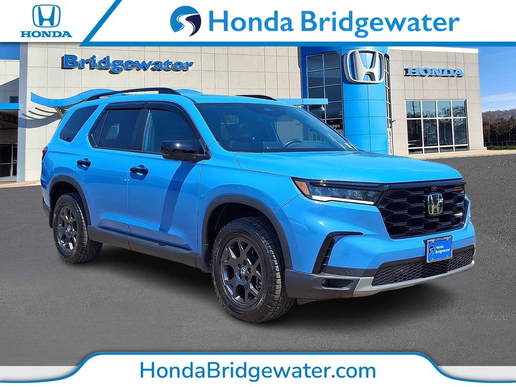 Used 2025 Honda Pilot TrailSport image 1