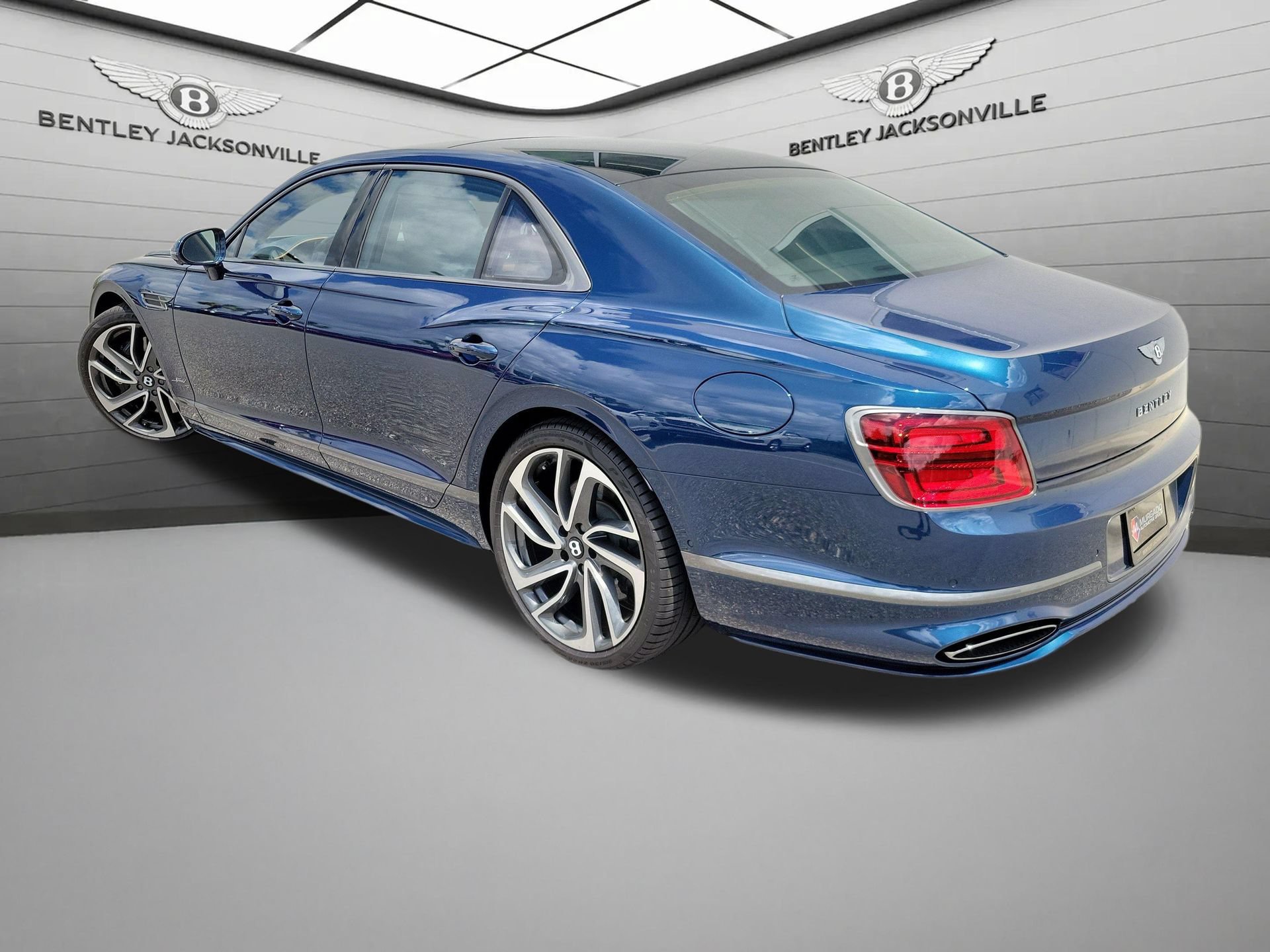 Used 2025 Bentley Flying Spur Plug-In Hybrid AWD/4WD image 2