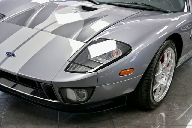 Used 2006 Ford GT RWD image 3