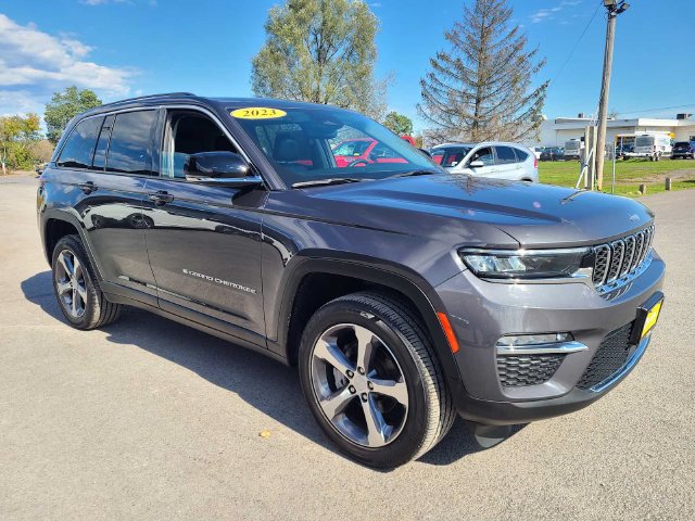 Used 2023 Jeep Grand Cherokee Limited AWD/4WD image 4