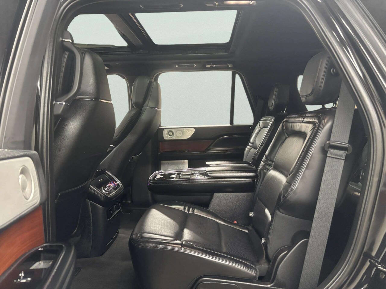 Used 2020 Lincoln Navigator Reserve w/ Equipment Group 208A Reserve image 19
