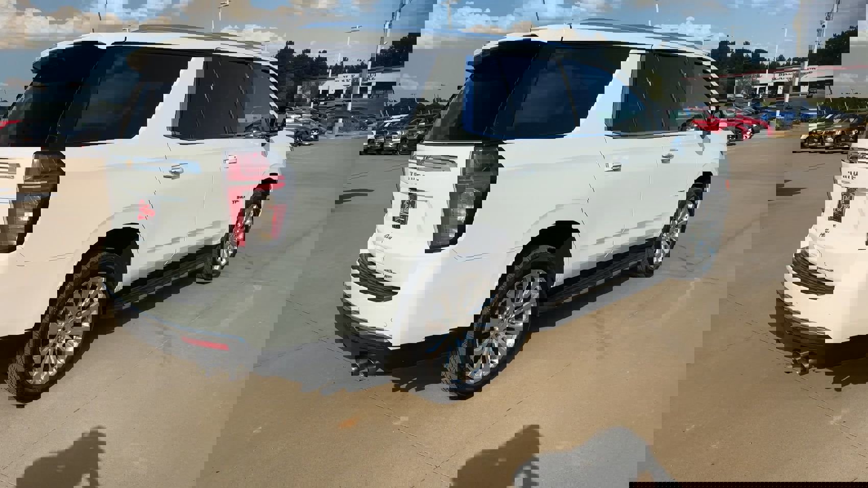 Used 2021 Chevrolet Tahoe Premier w/ Premium Package image 9