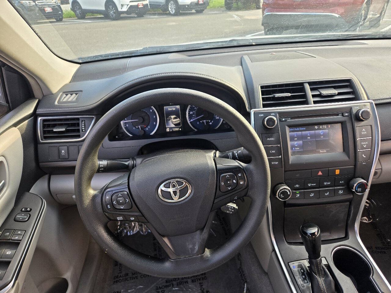 Used 2017 Toyota Camry LE FWD image 28