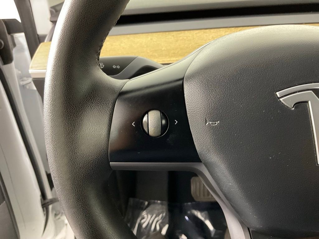 Used 2021 Tesla Model Y Long Range image 25