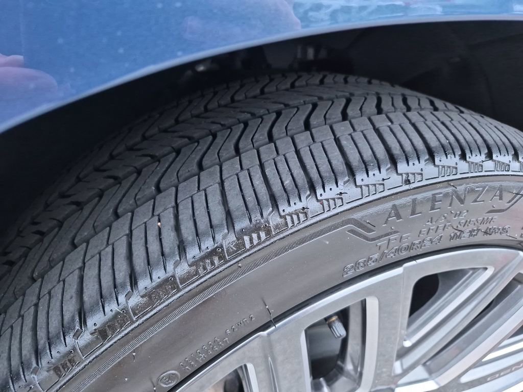 Certified 2025 GMC Yukon Denali Ultimate AWD/4WD image 15