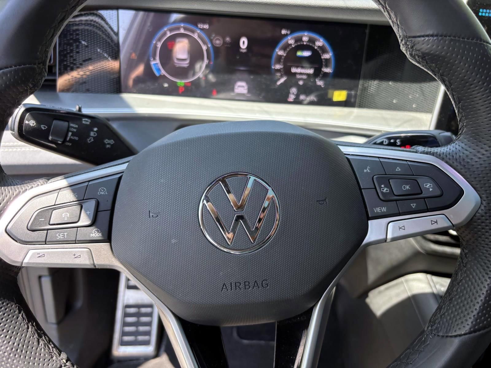 Used 2025 Volkswagen Tiguan SE R-Line AWD/4WD image 16