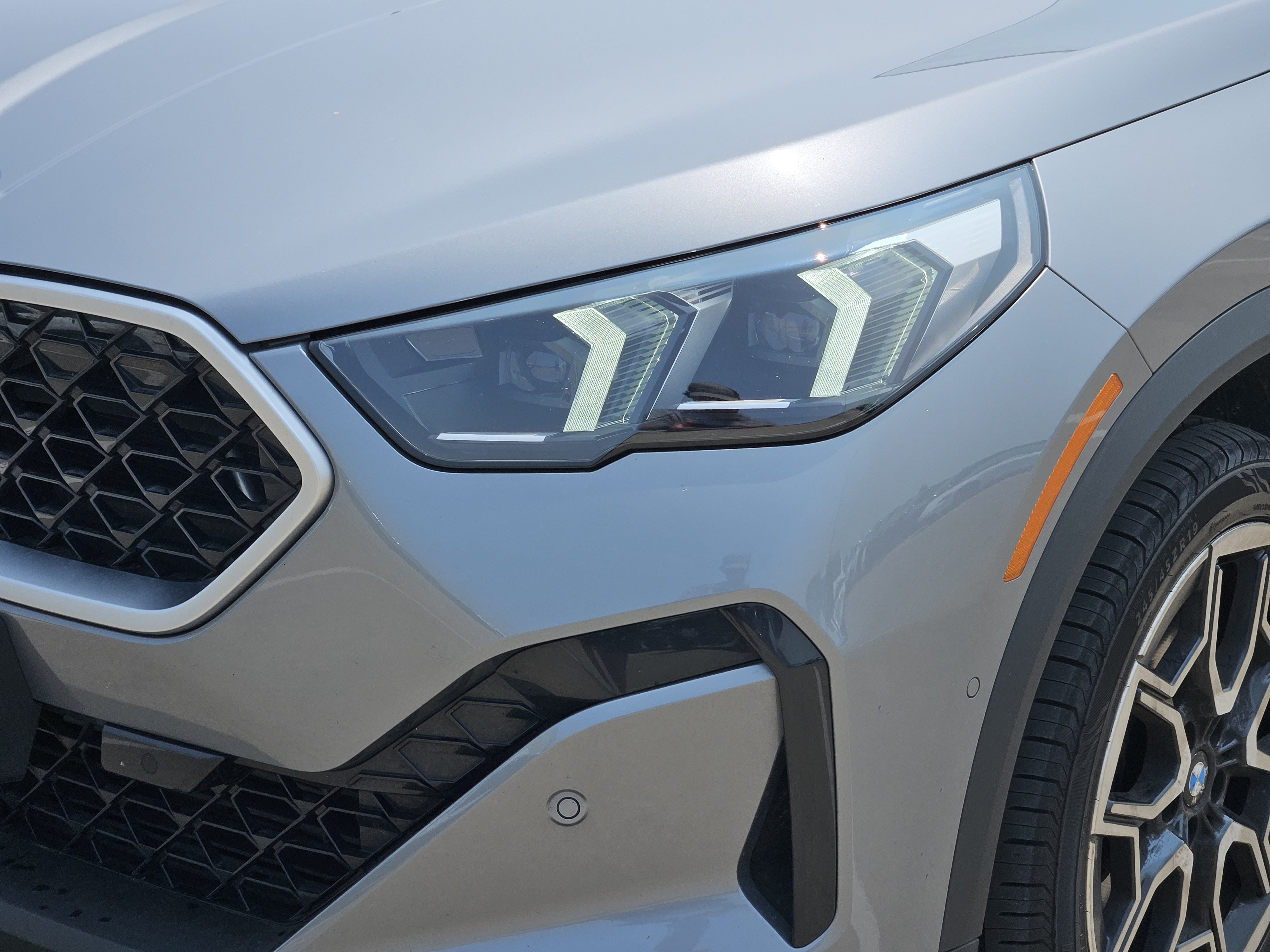 Used 2025 BMW X2 xDrive28i AWD/4WD image 12