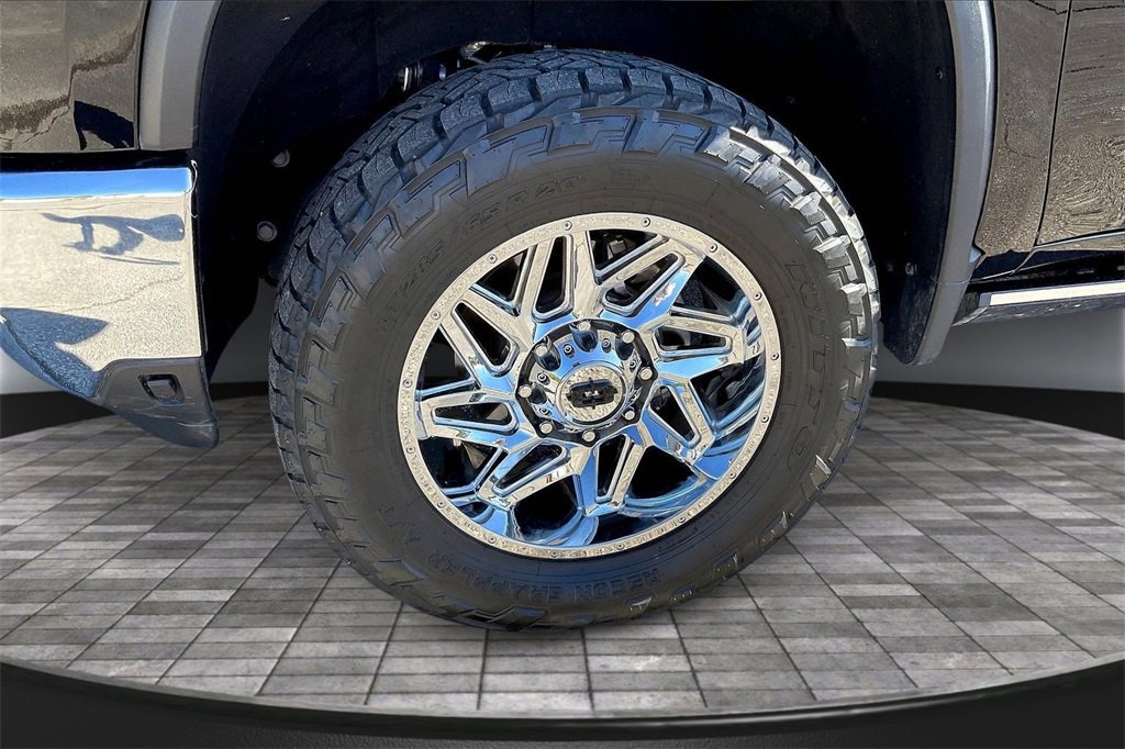 Used 2024 Chevrolet Silverado 2500 LTZ w/ LTZ Convenience Package image 9