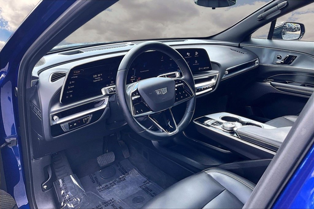Certified 2024 Cadillac Lyriq Tech w/ Driver Assist Package AWD/4WD image 17