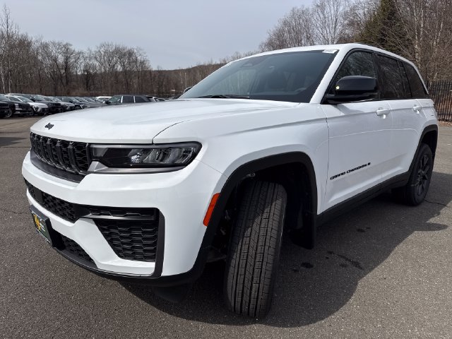 New 2026 Jeep Grand Cherokee Altitude AWD/4WD image 3