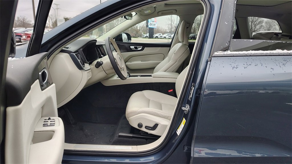 Certified 2023 Volvo XC60 B5 Plus w/ Climate Package image 7