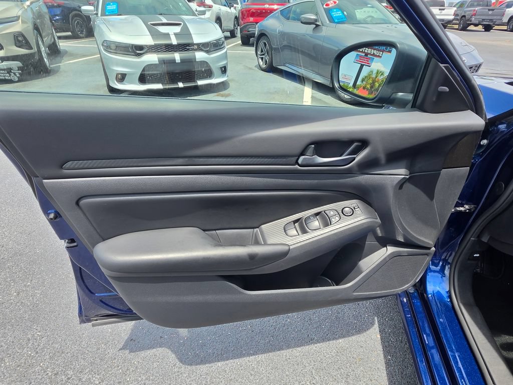 Certified 2024 Nissan Altima 2.5 S FWD image 12