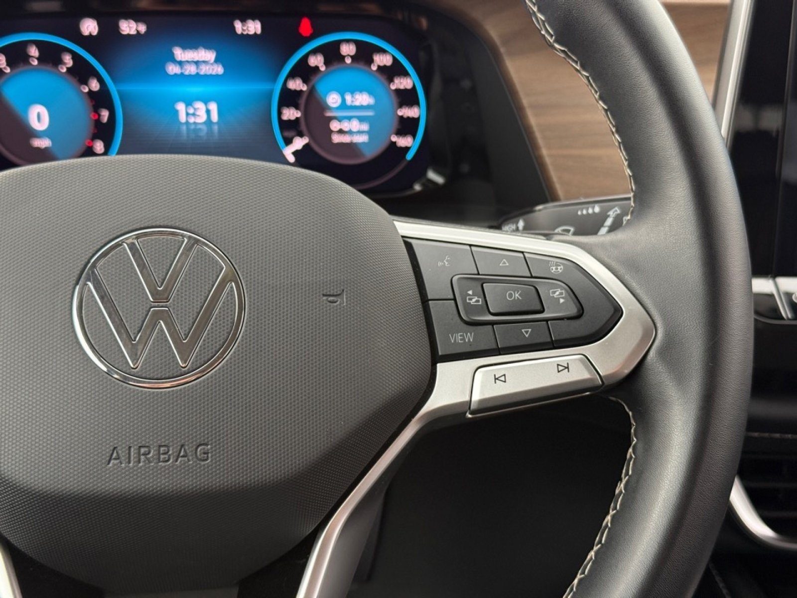 Used 2025 Volkswagen Atlas SE AWD/4WD image 32