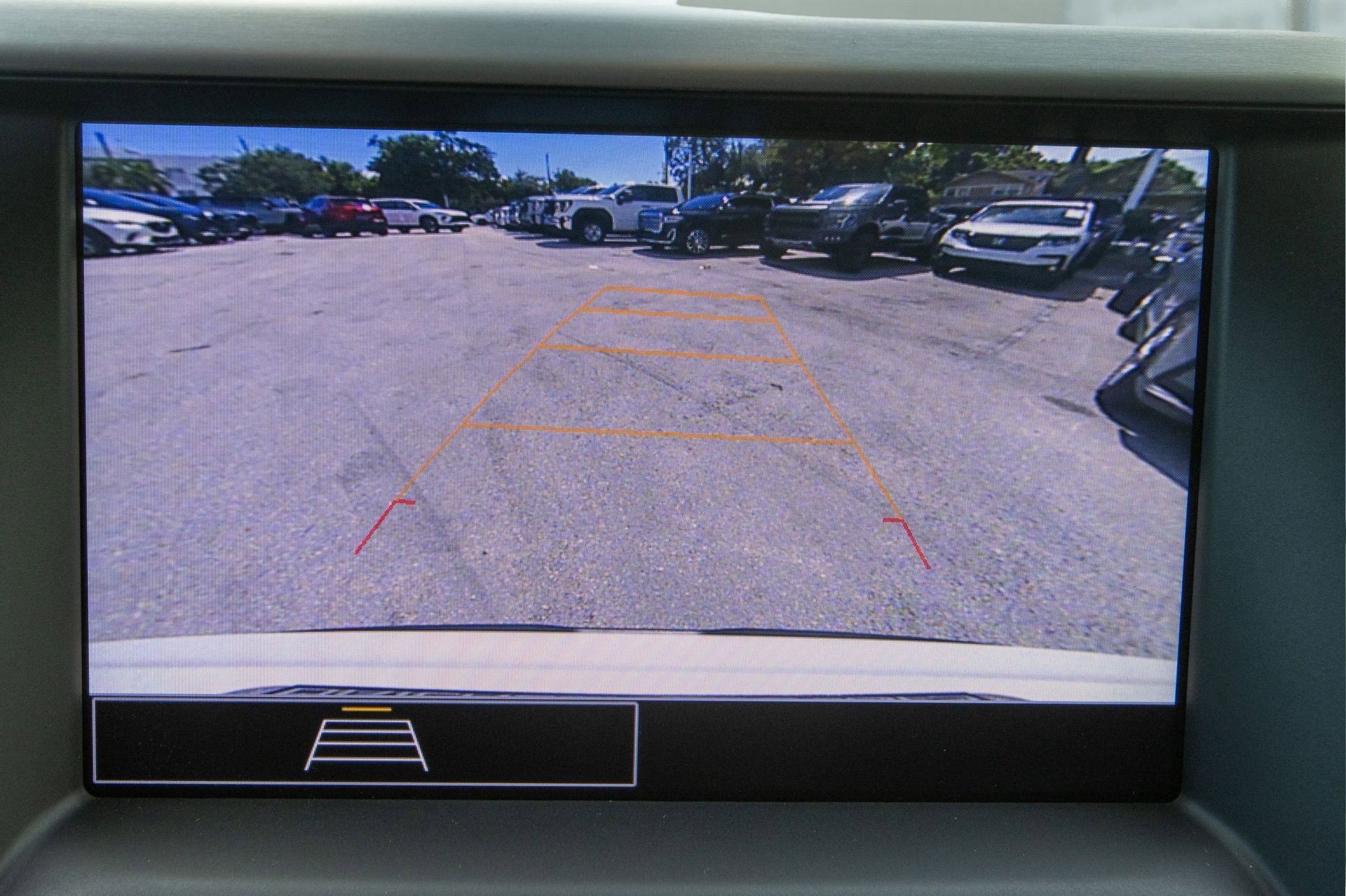 Used 2022 GMC Acadia SLE w/ Driver Convenience Package image 28