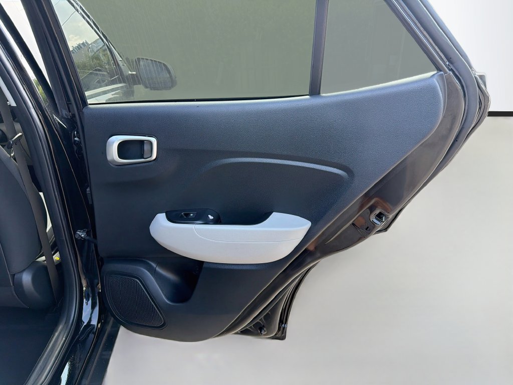 Used 2024 Hyundai Venue SEL FWD image 29