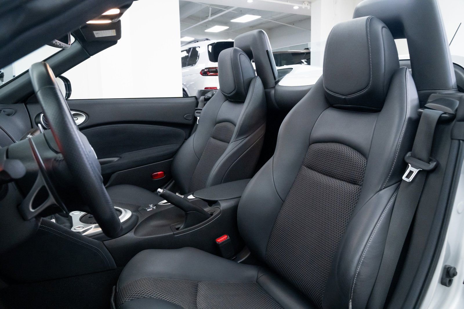 Used 2011 Nissan 370Z Touring image 17