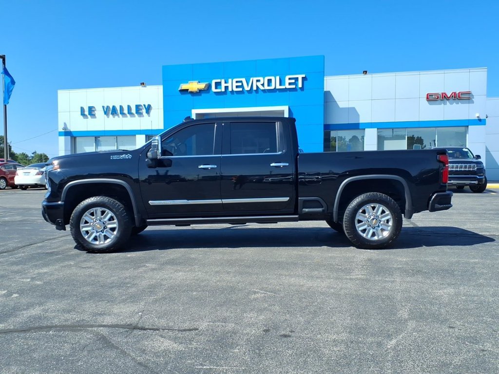 Used 2024 Chevrolet Silverado 2500 High Country AWD/4WD image 4