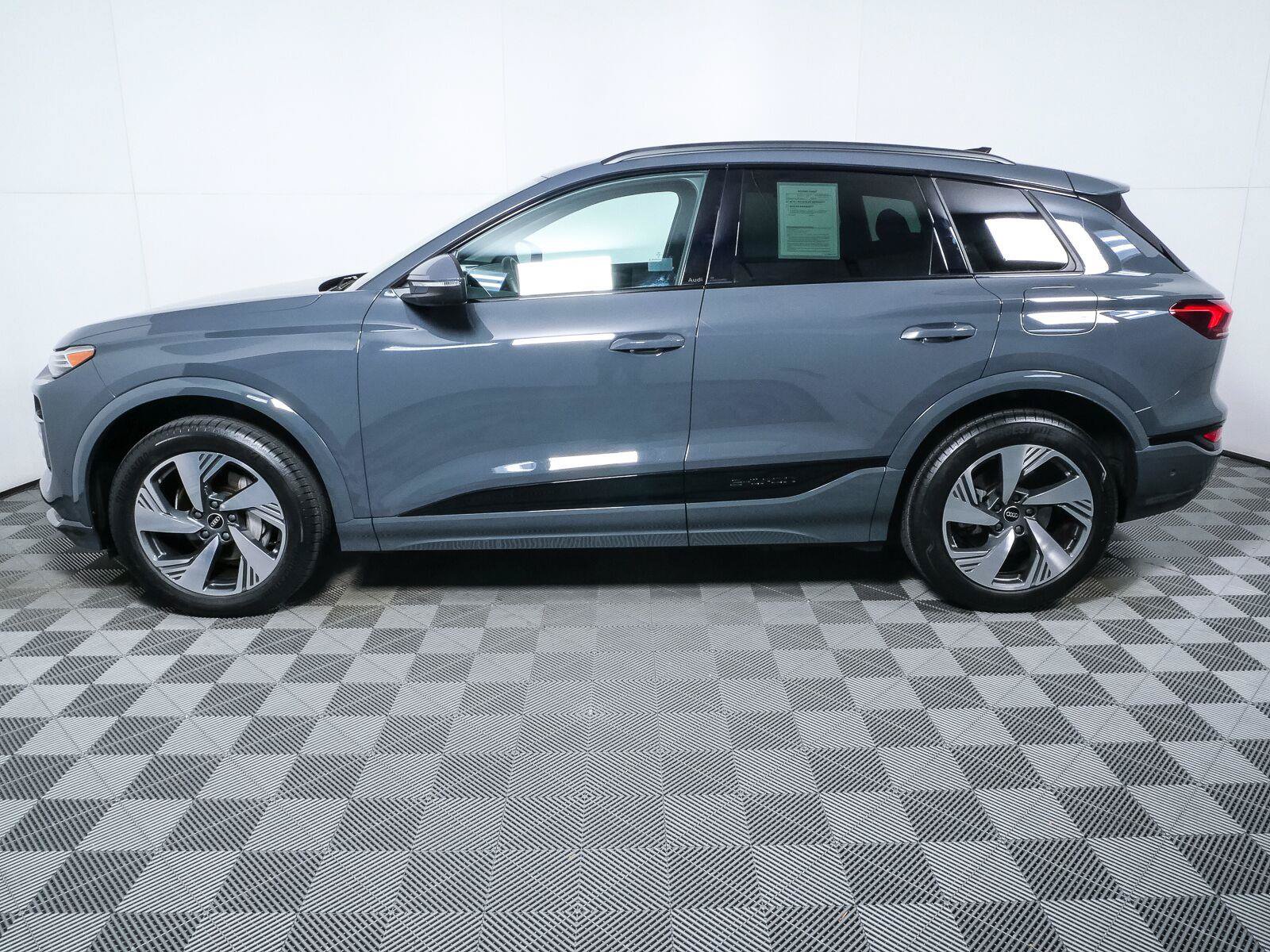 Used 2025 Audi Q6 e-tron Premium Plus w/ Premium Plus AWD/4WD image 28
