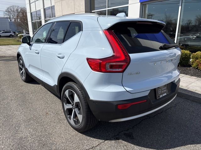 Used 2025 Volvo XC40 B5 Plus image 3