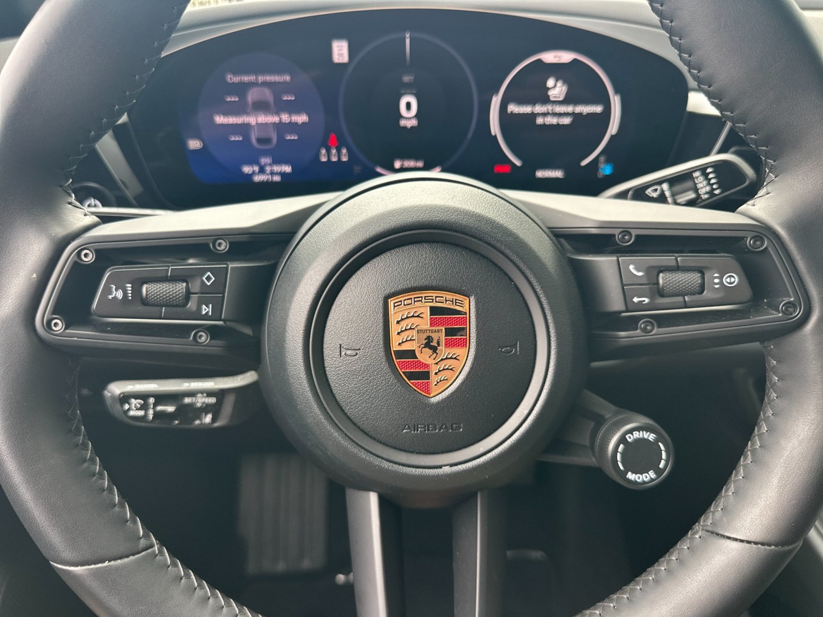 Used 2025 Porsche Macan Electric RWD image 15