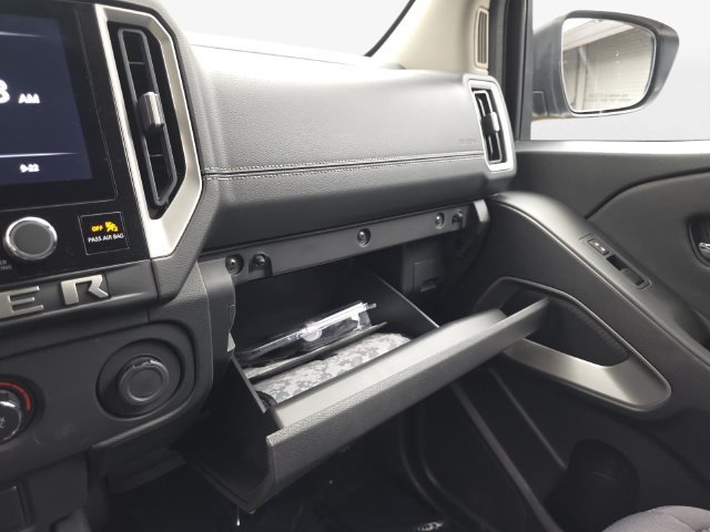 Used 2025 Nissan Frontier SV RWD image 29