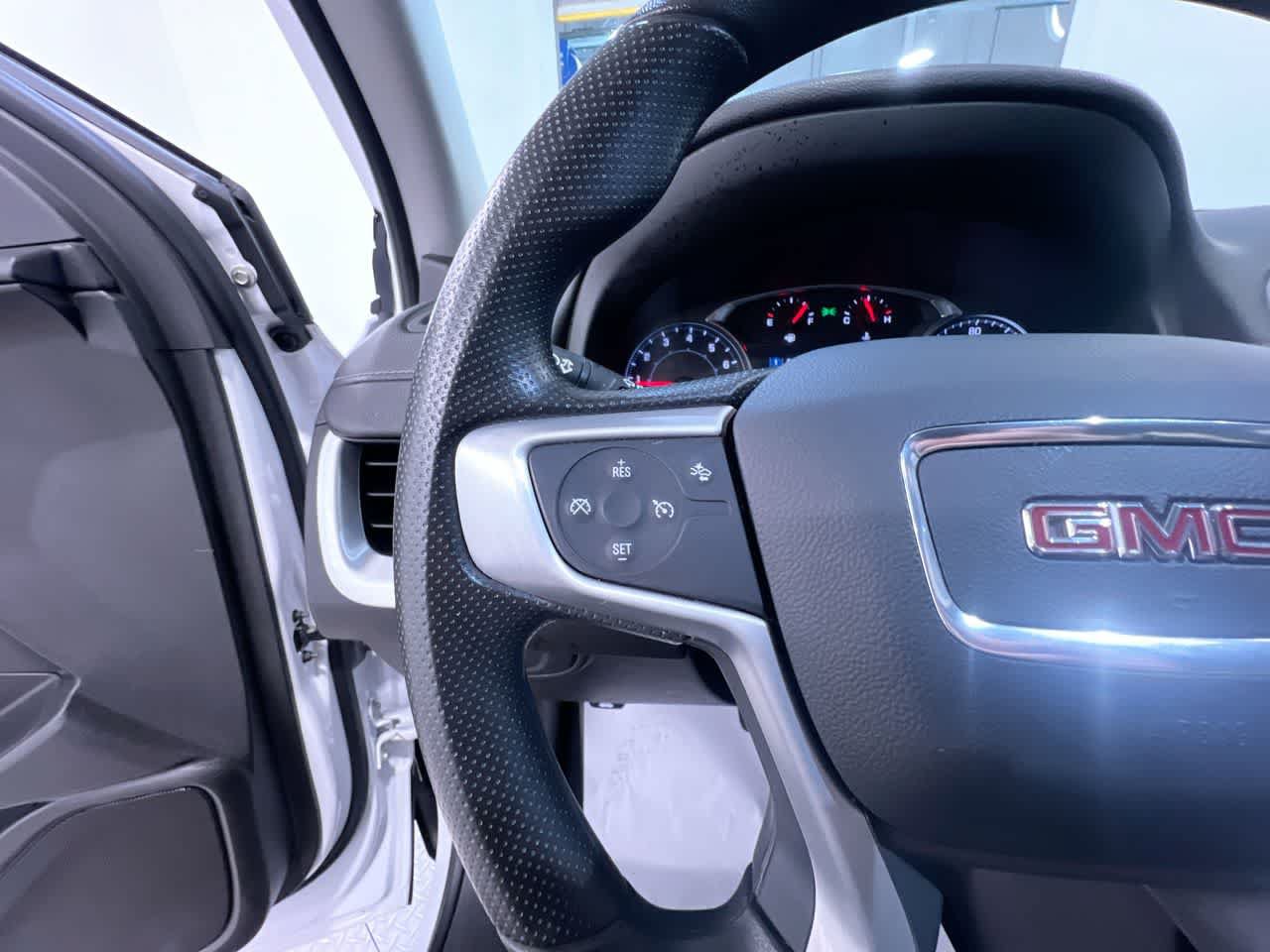 Used 2024 GMC Terrain SLE w/ Driver Convenience Package FWD image 20