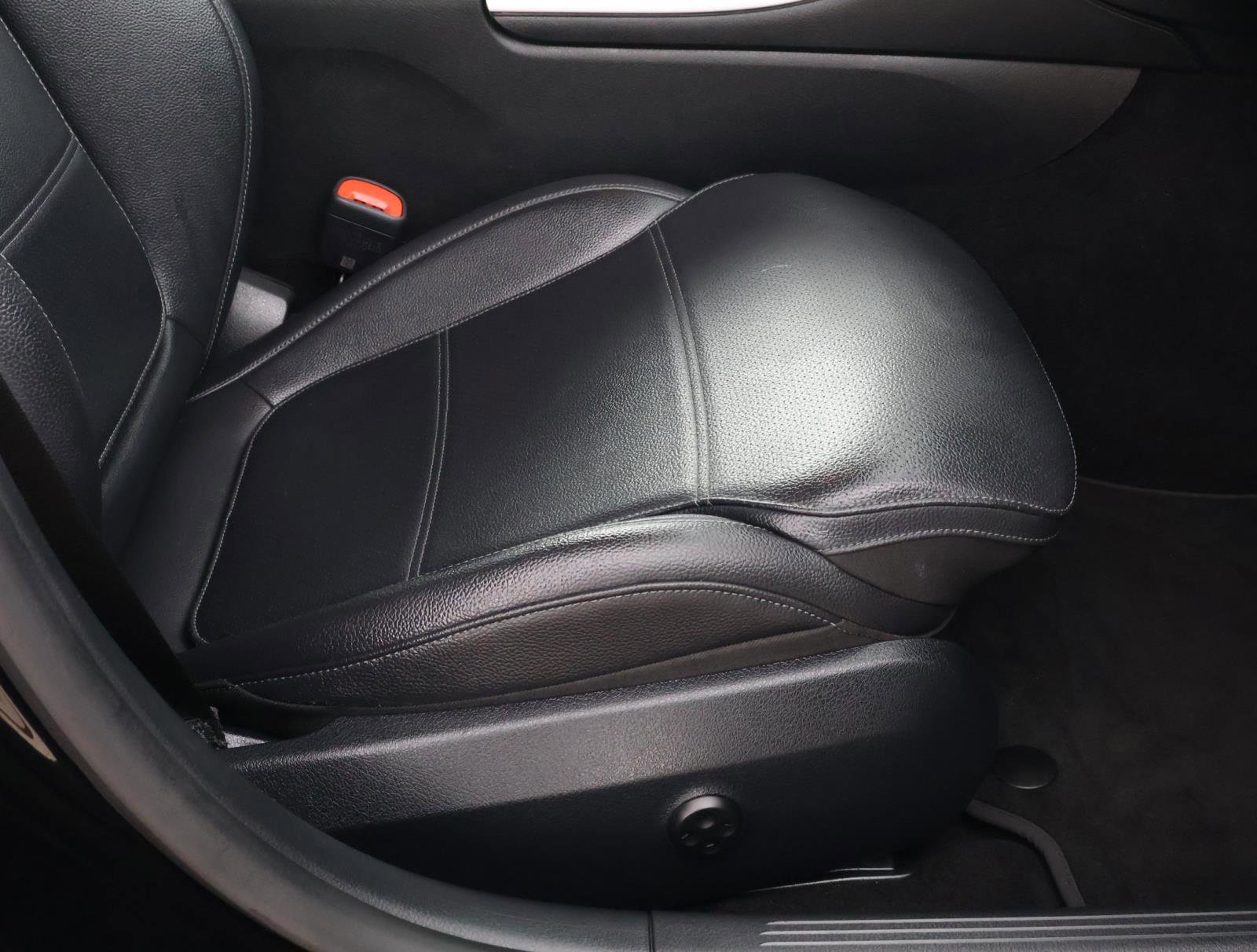 Used 2024 Mercedes-Benz C 300 4MATIC Sedan image 19