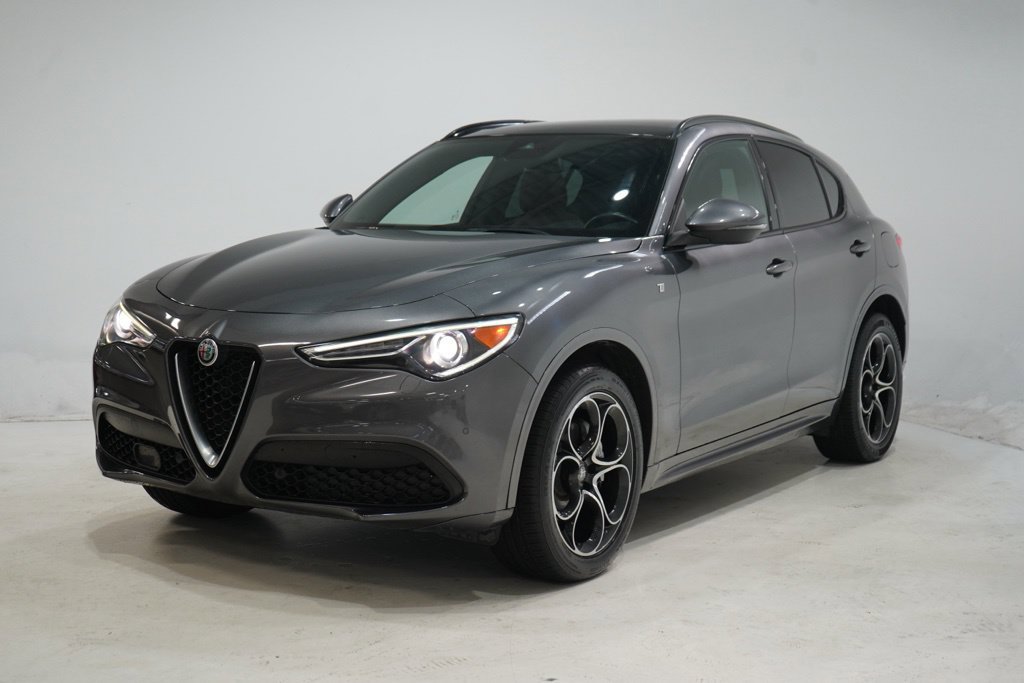 Used 2023 Alfa Romeo Stelvio Ti AWD/4WD image 3