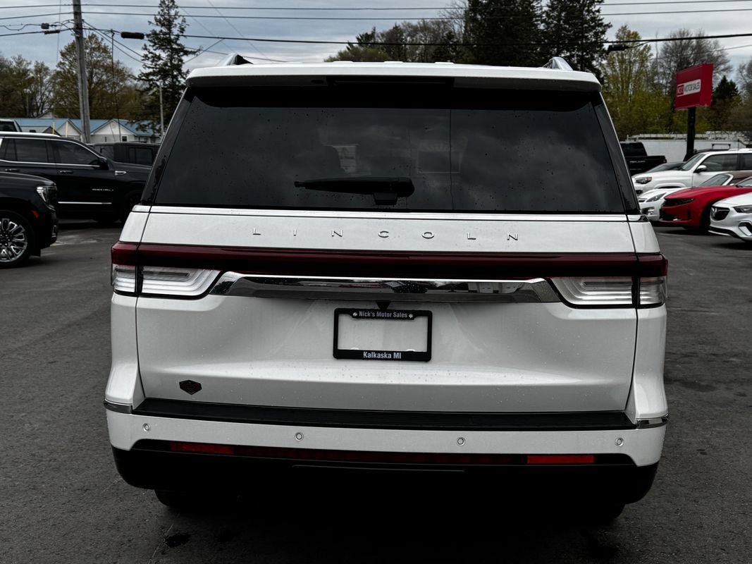 Used 2024 Lincoln Navigator L Reserve w/ Equipment Group 201A AWD/4WD image 5