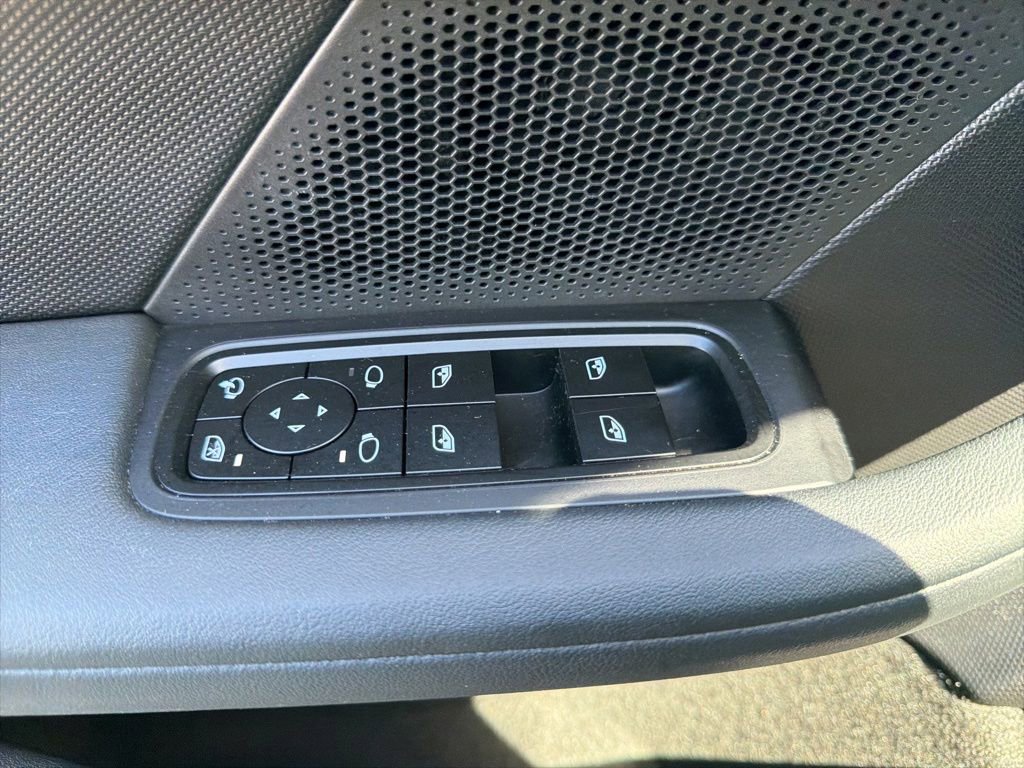 Used 2022 Porsche Taycan RWD image 32