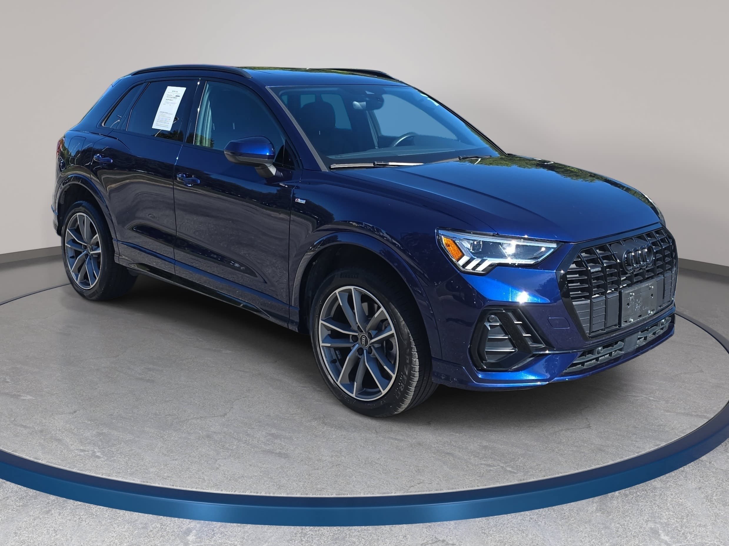Used 2023 Audi Q3 2.0T Premium w/ Black Optic Sport Package AWD/4WD image 3