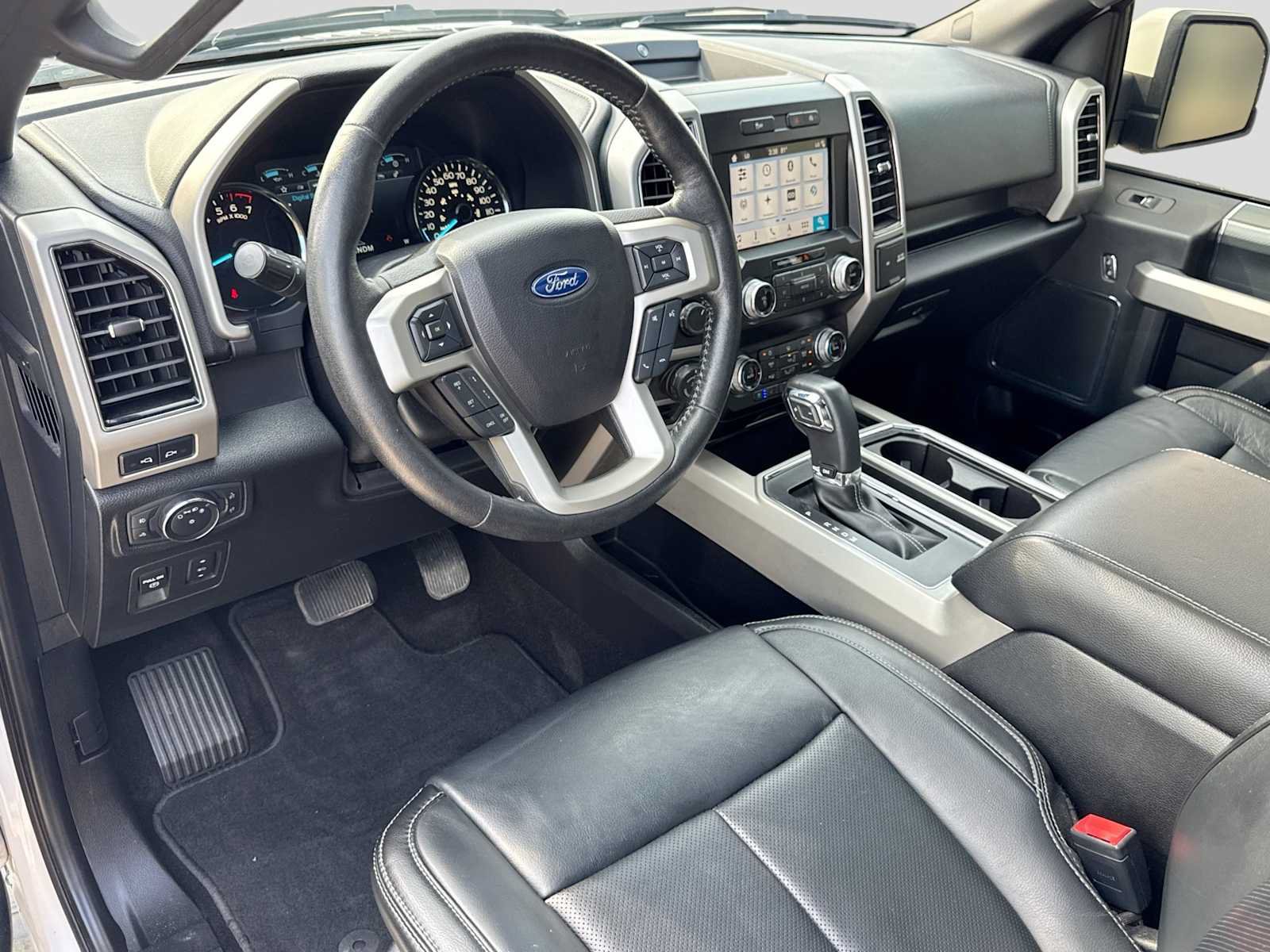 Used 2019 Ford F150 Lariat w/ Equipment Group 502A Luxury AWD/4WD image 2