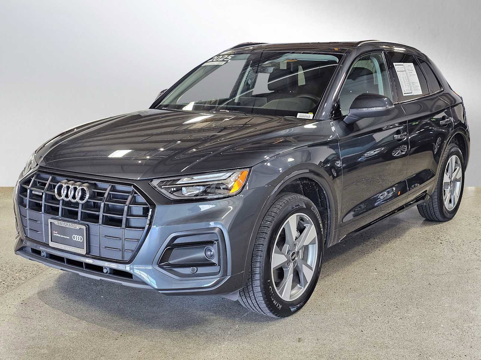 Used 2025 Audi Q5 2.0T Premium w/ Convenience Plus Package image 3