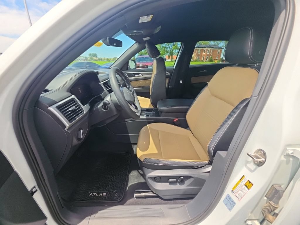 Used 2022 Volkswagen Atlas Cross Sport SE FWD image 14