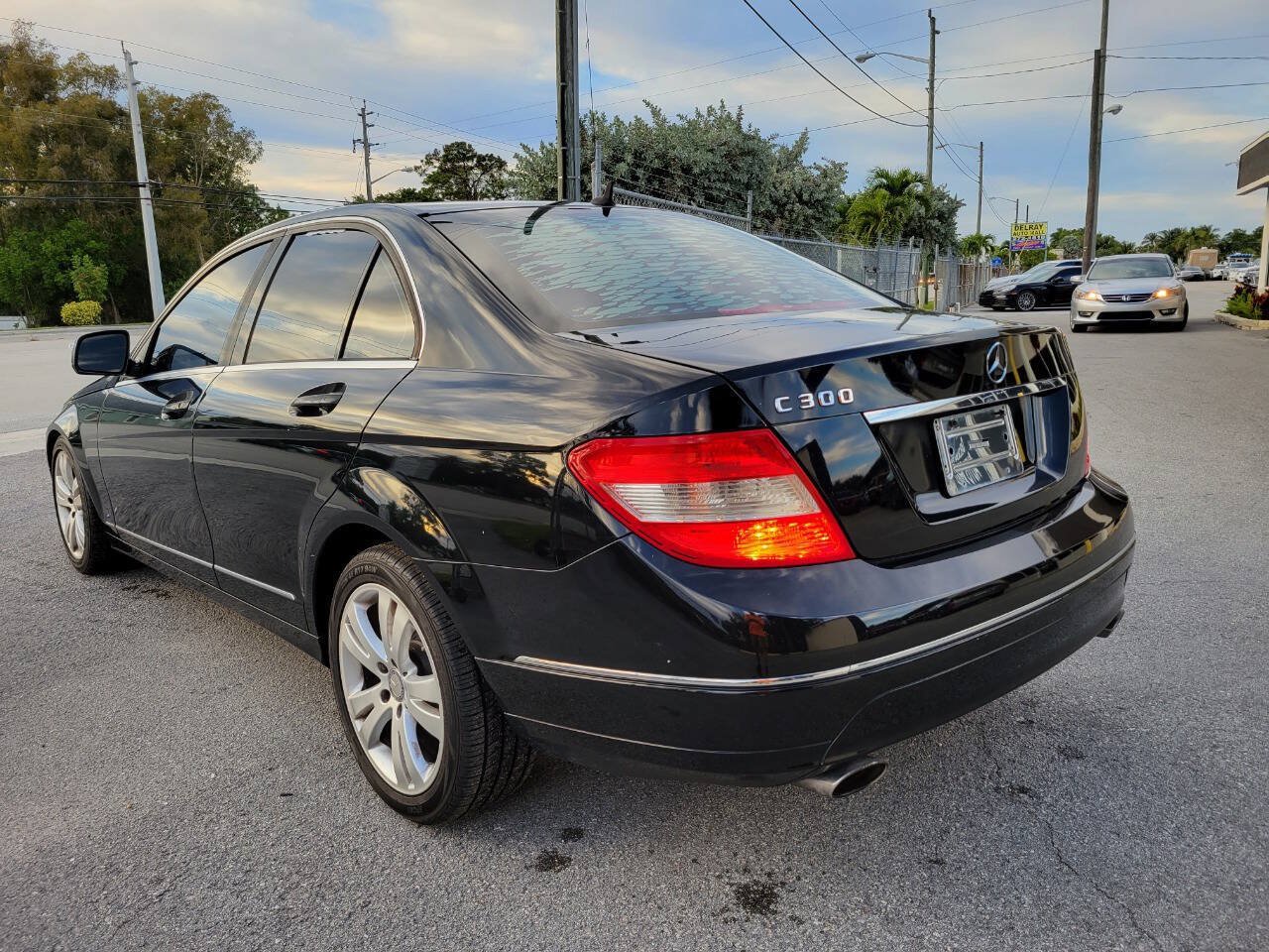 Used 2009 Mercedes-Benz C 300 Sedan image 3