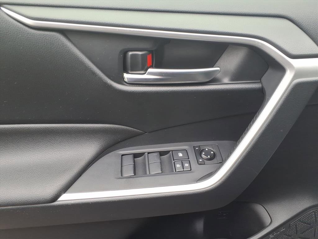 Used 2019 Toyota RAV4 XLE image 12