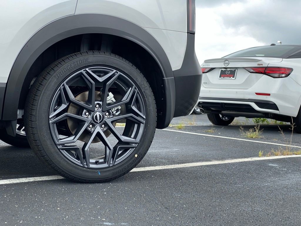 New 2025 Nissan Kicks SR w/ SR Premium Package image 32