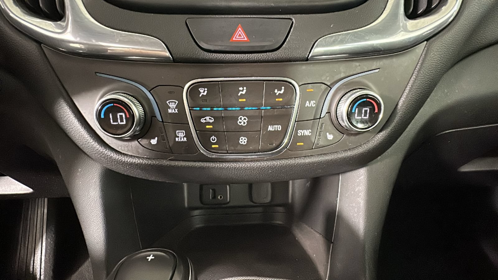 Used 2018 Chevrolet Equinox LT AWD/4WD image 24