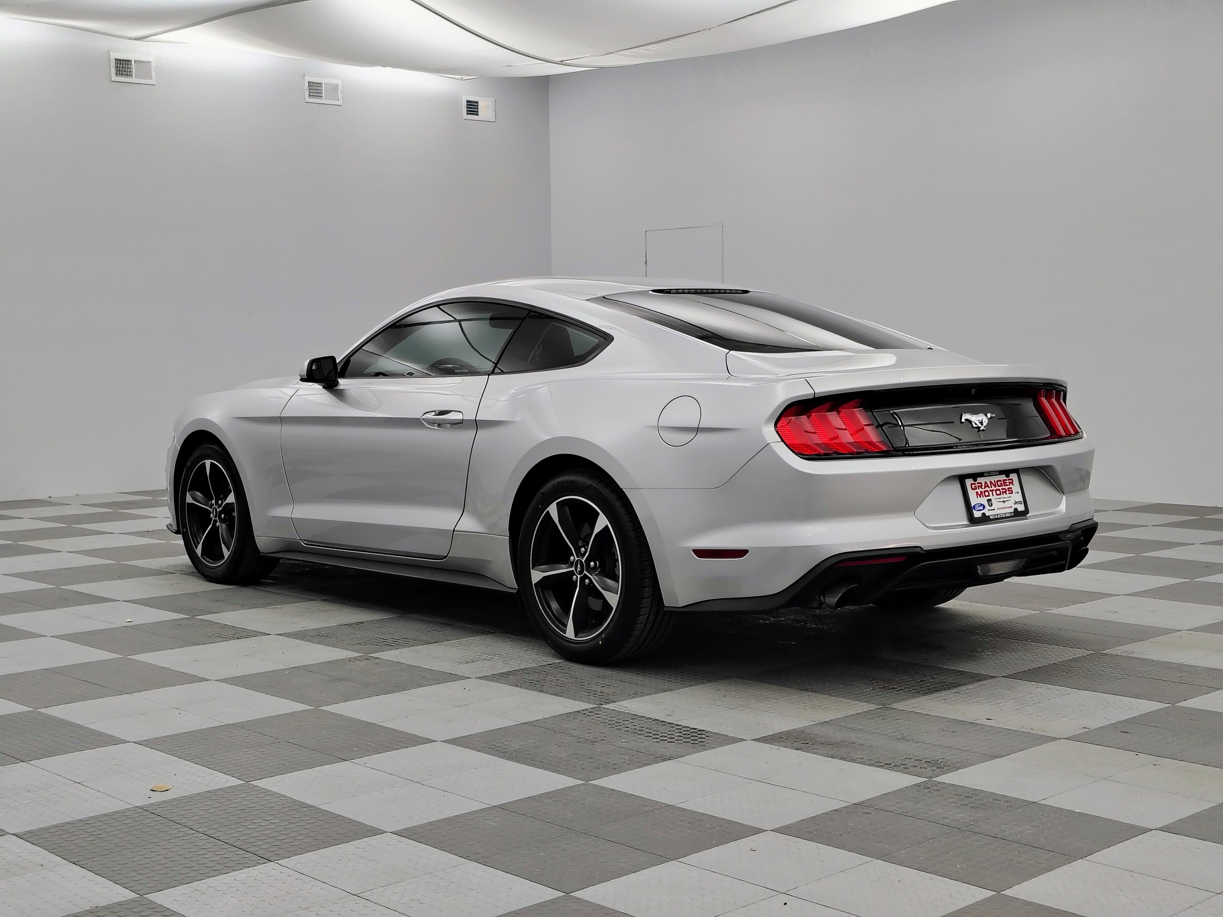Used 2018 Ford Mustang Coupe image 7
