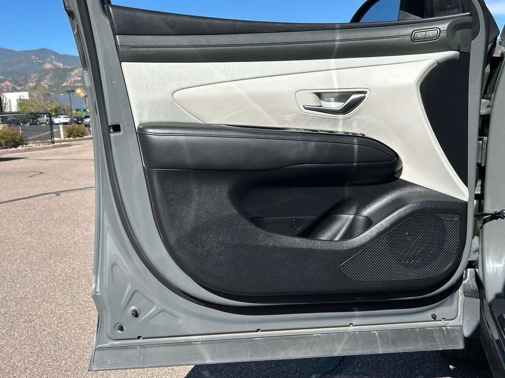 Used 2025 Hyundai Tucson Limited AWD/4WD image 29