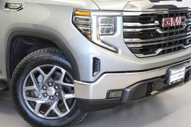 Used 2023 GMC Sierra 1500 SLT w/ SLT Premium Package AWD/4WD image 2