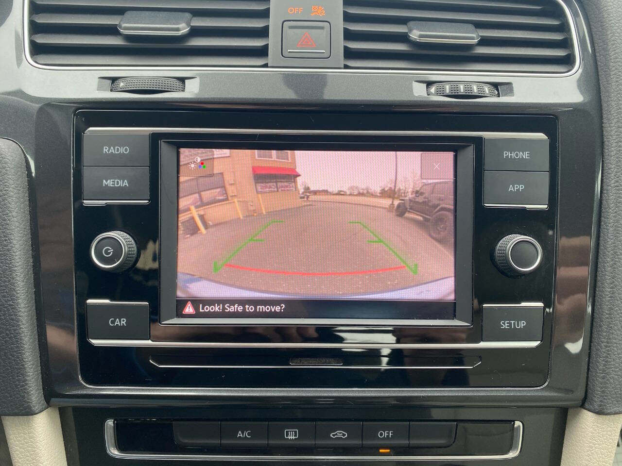 Used 2018 Volkswagen Golf S image 16